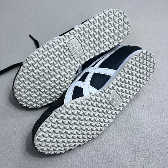 NWT - ASICS Onitsuka Tiger Mexico 66 Kids’ Sneakers - Size 12, 1 - Picture 6 of 9